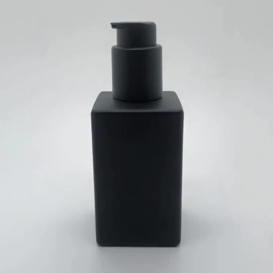 Luxus-Kosmetikreiniger-Glasflasche, ätherisches Öl, mattschwarze Körperlotion, quadratische, leere Glas-Pumpflaschen, 120 ml, für Körperserum